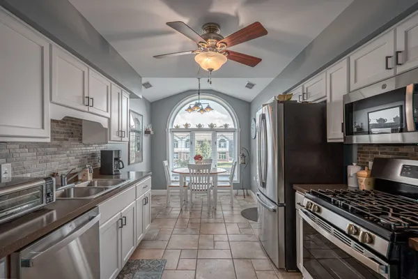 Property Slideshow image 2 of 19 | 6299 misty pines ct 3, Tinley Park, IL, 60477