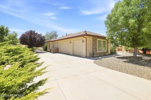 Property Slideshow image 3 of 32 | 1086 sunrise blvd, Prescott, AZ, 86301