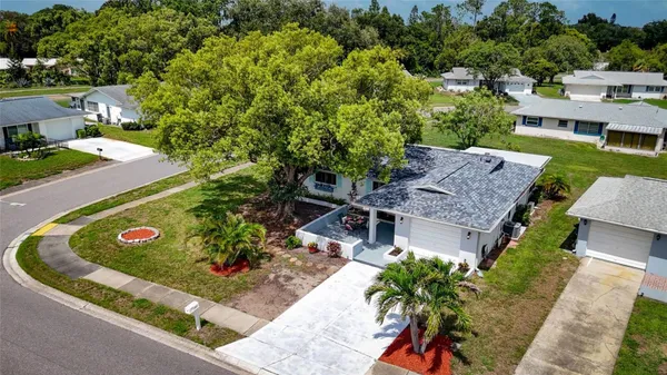Property Slideshow image 3 of 37 | 1496 queen anne blvd, Palm Harbor, FL, 34684