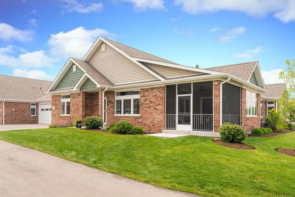 Property Slideshow image 2 of 99 | 14 kloe ln 14, Sycamore, IL, 60178