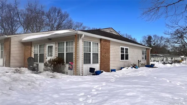 Property Slideshow image 2 of 21 | 421 weymouth ct d, Brookhaven, NY, 11961