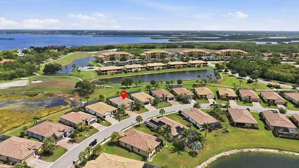 Property Slideshow image 3 of 100 | 6540 willowshire way, Bradenton, FL, 34212