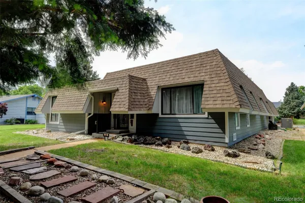 Property Slideshow image 3 of 39 | 20 scott dr, Broomfield, CO, 80020