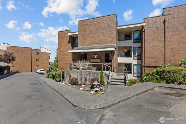 Property Slideshow image 3 of 40 | 10903 glen acres dr b, Seattle, WA, 98168