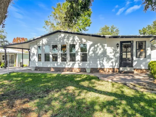 Property Slideshow image 2 of 34 | 805 camelia ct, Lady Lake, FL, 32159