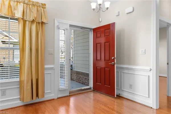 Property Slideshow image 3 of 39 | 1413 thistlewood ln # 54, Chesapeake, VA, 23320