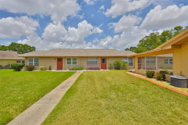 Property Slideshow image 2 of 54 | 1904 canterbury ln 18, Sun City Center, FL, 33573