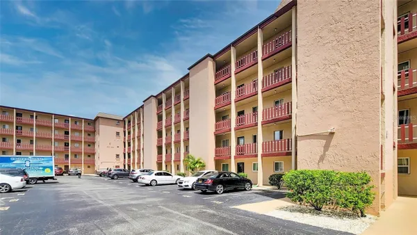 Property Slideshow image 2 of 17 | 4067 lake bayshore dr # 302, Bradenton, FL, 34205