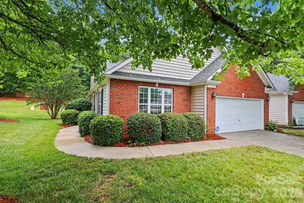 Property Slideshow image 3 of 27 | 1669 onyx rdg, Fort Mill, SC, 29708