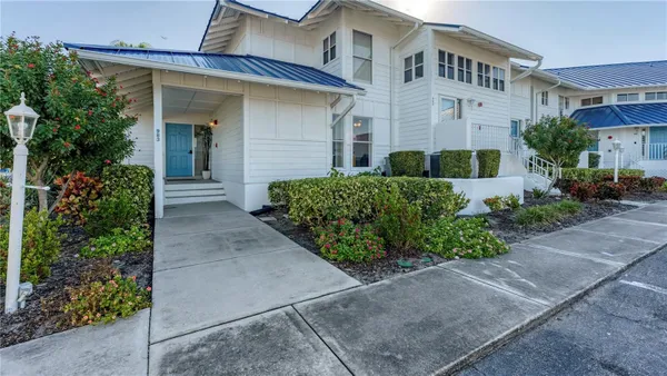 Property Slideshow image 3 of 54 | 983 sandpiper cir, Bradenton, FL, 34209