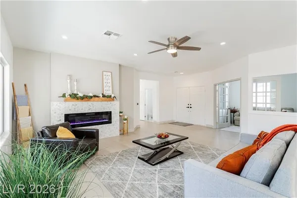 Property Slideshow image 3 of 70 | 2589 evansville ave, Henderson, NV, 89052