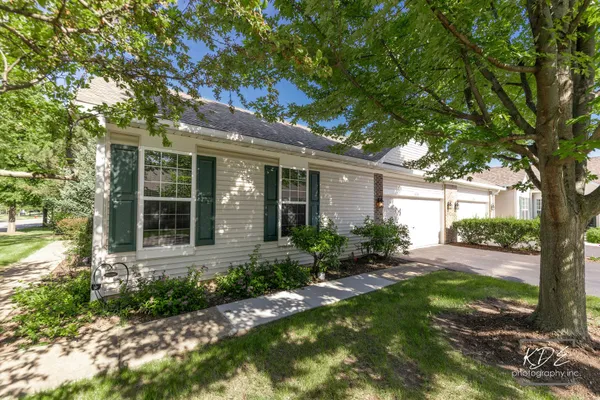 Property Slideshow image 3 of 32 | 636 s cadillac cir, Romeoville, IL, 60446
