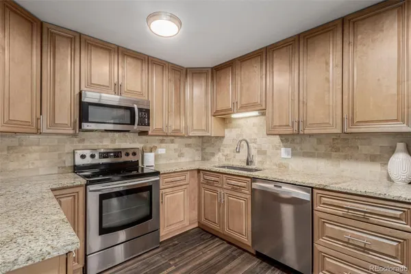Property Slideshow image 2 of 26 | 300 s clinton st apt 7d, Denver, CO, 80247