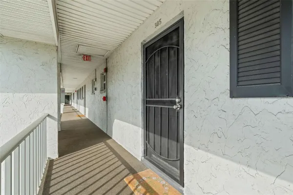 Property Slideshow image 3 of 21 | 4705 5th st 305, Bradenton, FL, 34207