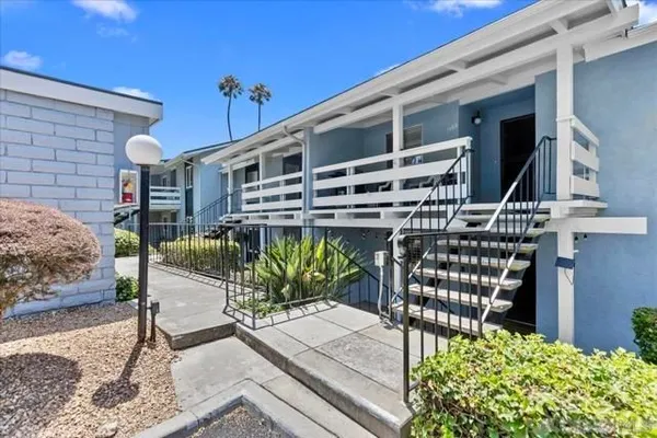 Property Slideshow image 3 of 59 | 1984 fairway cir, San Marcos, CA, 92078