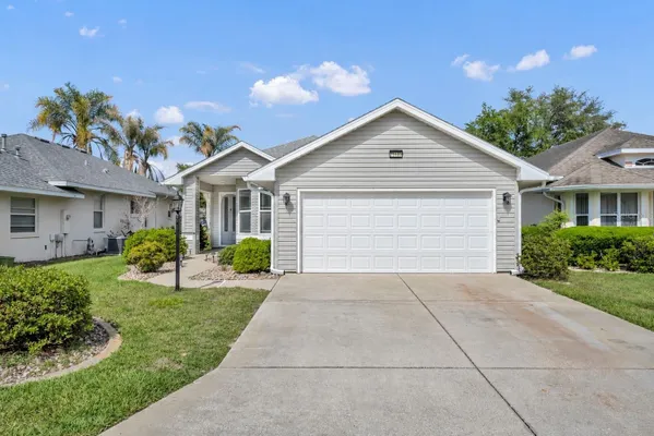 Property Slideshow image 2 of 44 | 21630 regency park ln, Leesburg, FL, 34748