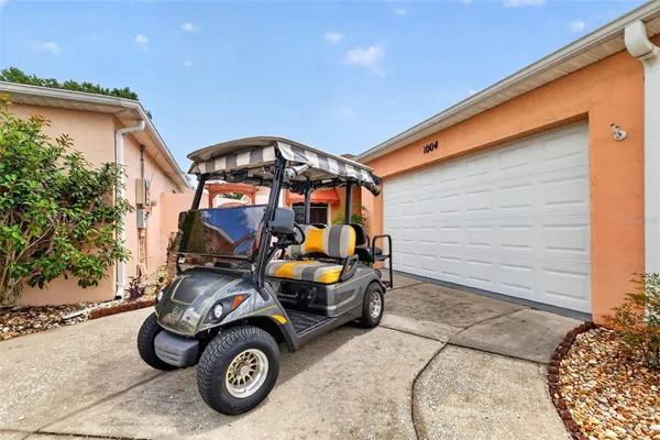 Property Slideshow image 3 of 38 | 1004 laredo ln, Lady Lake, FL, 32159