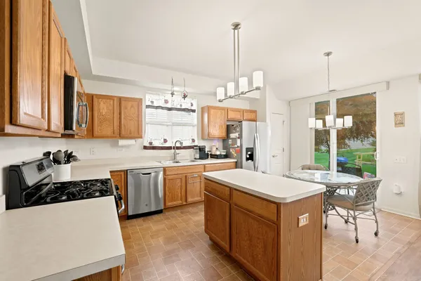 Property Slideshow image 3 of 19 | 11724 tanglewood ln, Huntley, IL, 60142