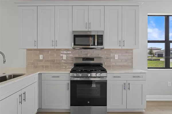 Property Slideshow image 3 of 47 | 18340 rockport pl, Lakewood Ranch, FL, 34211