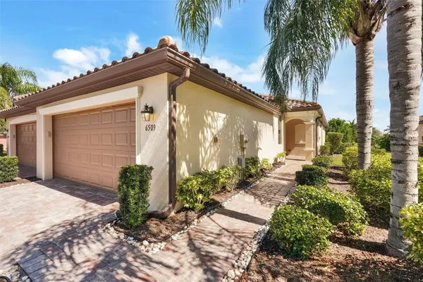 Property Slideshow image 3 of 29 | 6509 candlestick dr, Bradenton, FL, 34212