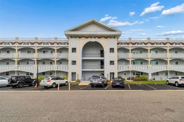 Property Slideshow image 3 of 100 | 2460 franciscan dr 16, Clearwater, FL, 33763