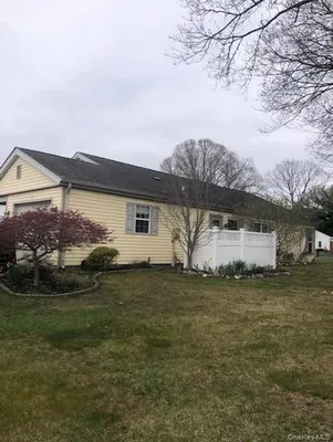Property Slideshow image 2 of 2 | 8 coventry ct, Brookhaven, NY, 11961