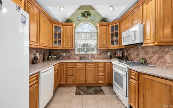 Property Slideshow image 2 of 22 | 110 joseph ln, Huntington, NY, 11746