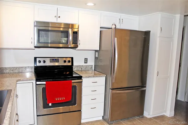 Property Slideshow image 3 of 32 | 13661 e marina dr 406, Aurora, CO, 80014