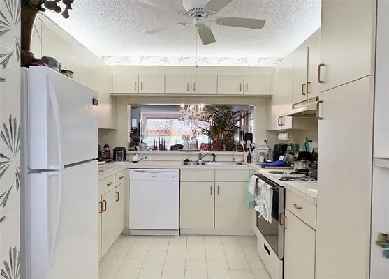 Property Slideshow image 3 of 6 | 7350 n devon dr 204, Tamarac, FL, 33321