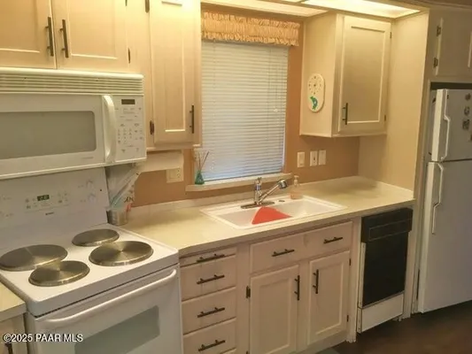 Property Slideshow image 3 of 10 | 815 n mesquite tree dr, Dewey-Humboldt, AZ, 86327