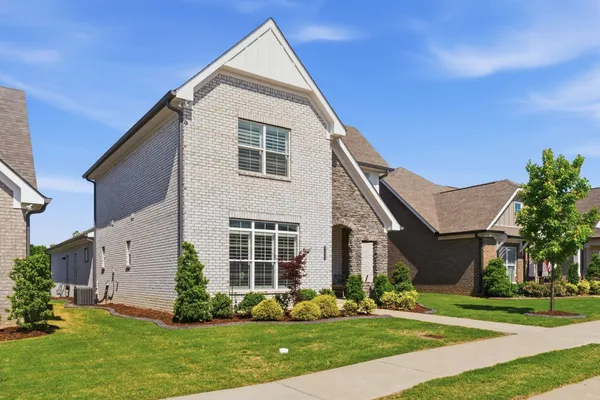 Property Slideshow image 2 of 36 | 6059 parkhaven blvd, Hermitage, TN, 37076
