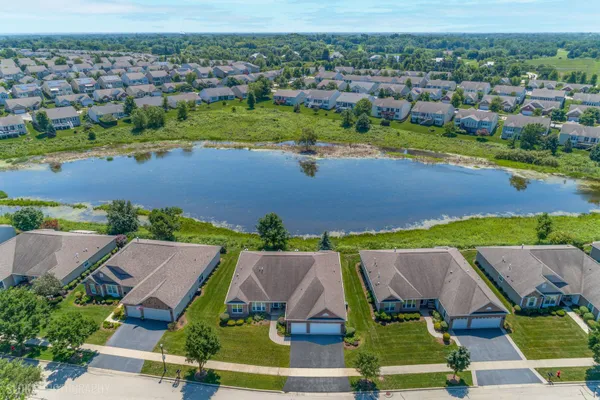 Property Slideshow image 3 of 52 | 3737 canton cir, Mundelein, IL, 60060
