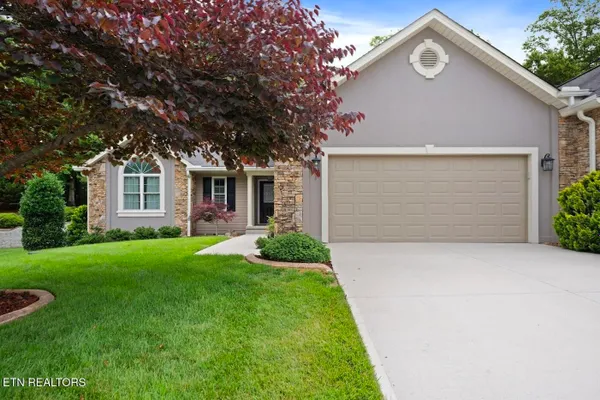 Property Slideshow image 2 of 48 | 14 heatherhurst ct, Crossville, TN, 38558