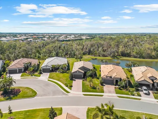 Property Slideshow image 2 of 94 | 6912 gosport cv, Bradenton, FL, 34202
