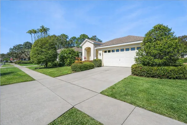 Property Slideshow image 2 of 34 | 8032 pine hollow dr, Mount Dora, FL, 32757