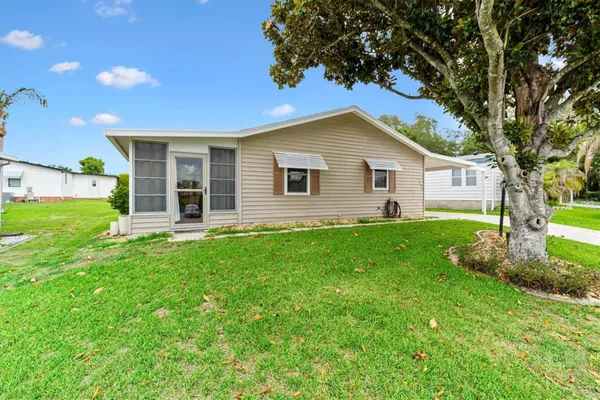 Property Slideshow image 2 of 34 | 1534 hillcrest dr, The Villages, FL, 32159