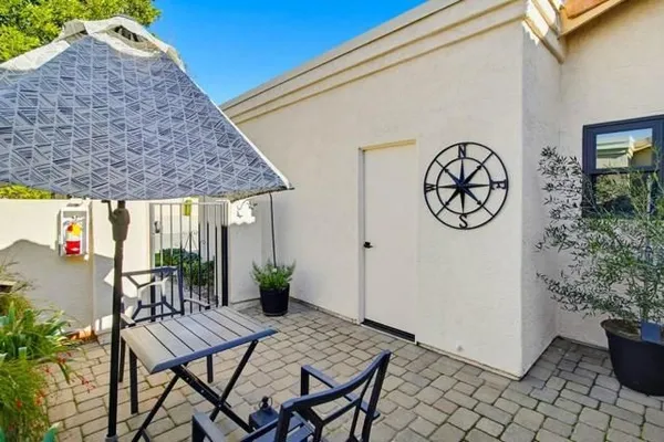 Property Slideshow image 2 of 39 | 12795 via moura, San Diego, CA, 92128