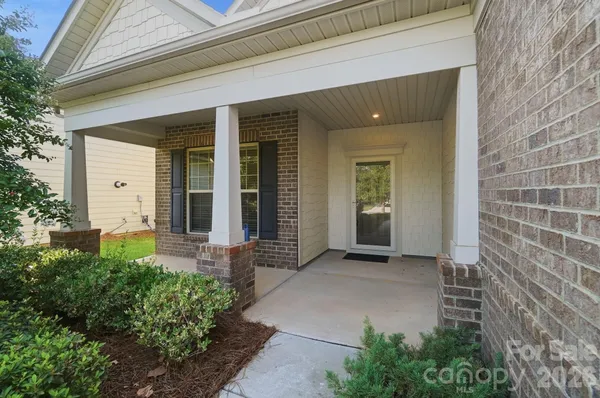 Property Slideshow image 3 of 45 | 1620 red leaf dr, Fort Mill, SC, 29715
