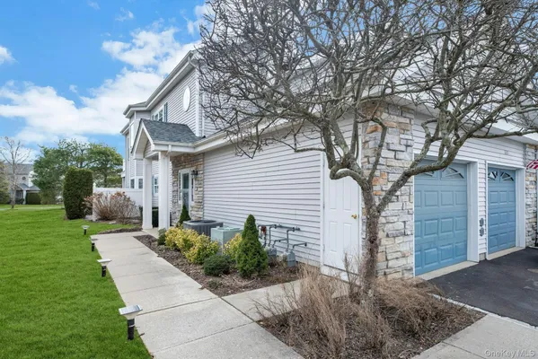 Property Slideshow image 3 of 32 | 521 highland ct # 521, Moriches, NY, 11955