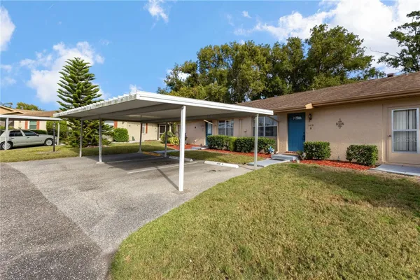 Property Slideshow image 2 of 34 | 409 feltham trl b, Sun City Center, FL, 33573