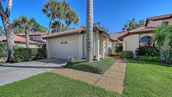 Property Slideshow image 2 of 49 | 7360 oak moss dr # 4, Sarasota, FL, 34241