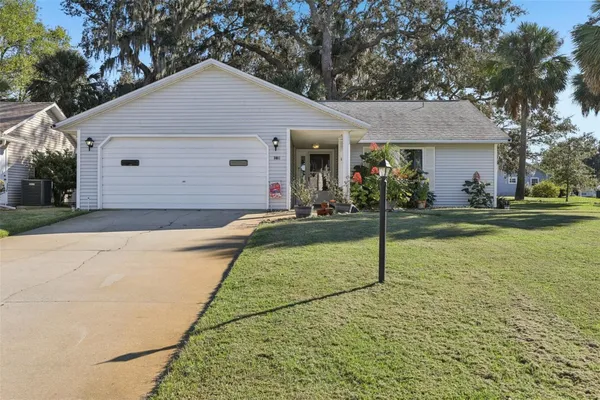 Property Slideshow image 2 of 55 | 304 brigadoon cir, Leesburg, FL, 34788