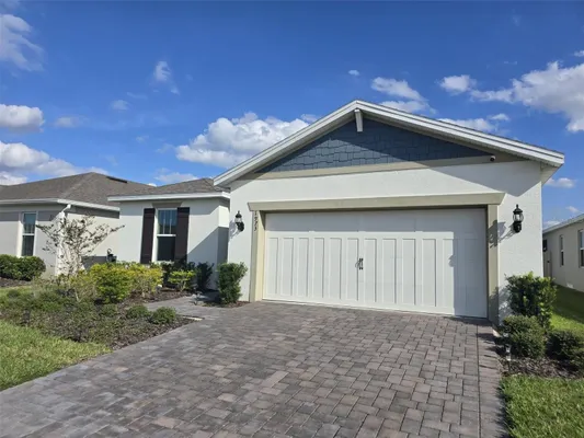 Property Slideshow image 2 of 43 | 1973 spring shower cir, Kissimmee, FL, 34744
