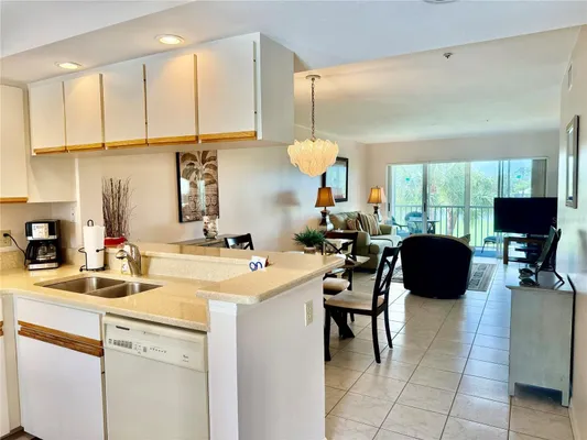 Property Slideshow image 2 of 17 | 433 cerromar ln 534, Venice, FL, 34293