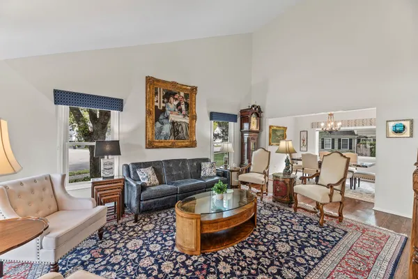 Property Slideshow image 3 of 30 | , Prospect Heights, IL, 60070