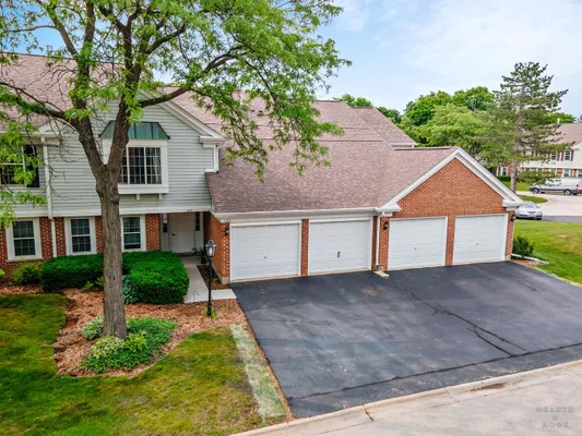 Property Slideshow image 3 of 30 | 125 rob roy ln c, Prospect Heights, IL, 60070