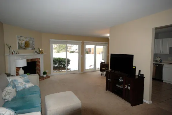 Property Slideshow image 2 of 13 | 662 regent ln d, Prospect Heights, IL, 60070