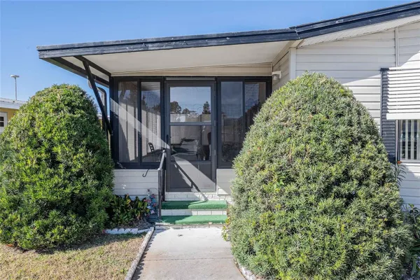 Property Slideshow image 3 of 40 | 5006 fox cliff dr, Lakeland, FL, 33810