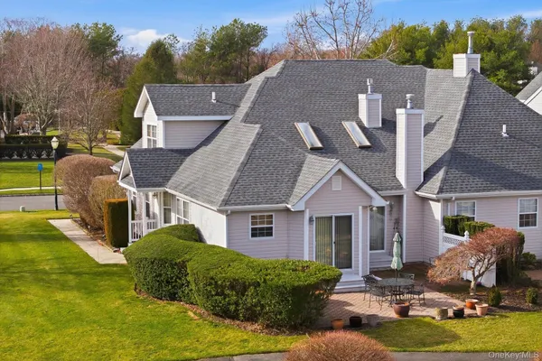 Property Slideshow image 2 of 28 | 23 goose neck ln, Riverhead, NY, 11901