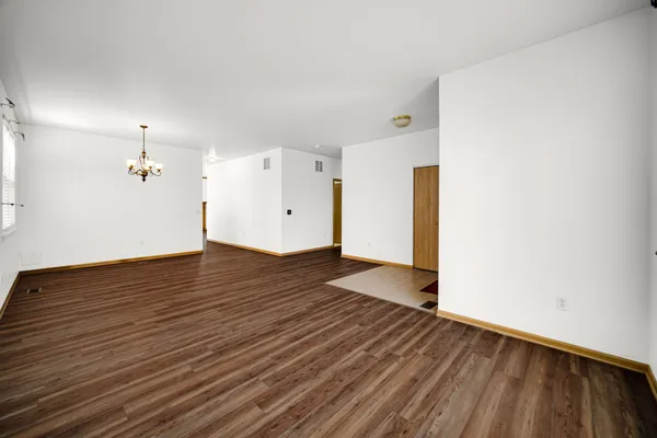 Property Slideshow image 3 of 22 | 690 s wellston ln, Romeoville, IL, 60446